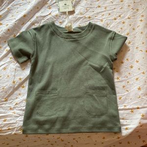 Kate Quinn green boxy tee with pockets 3T